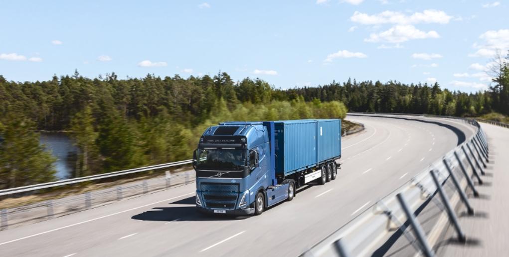 Volvo Trucks North America führt Gesamtbetriebskosten-Tool für batterieelektrische Lkw ein